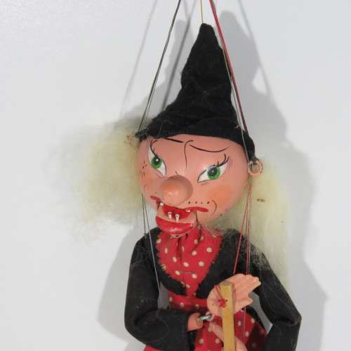 Pelham Puppets SM Witch marionette in box