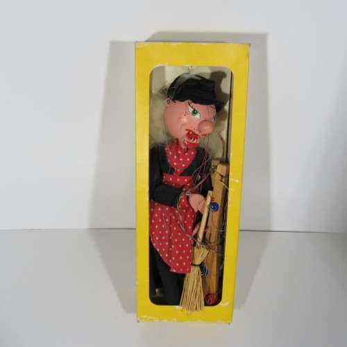 Pelham Puppets SM Witch marionette in box