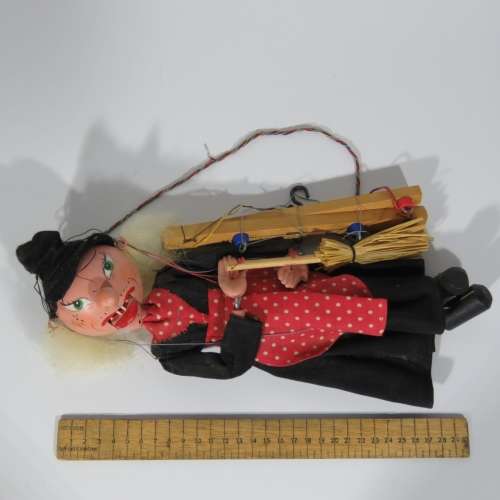 Pelham Puppets SM Witch marionette in box