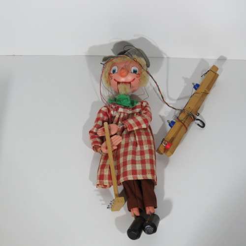 Pelham Puppets SM Farmer marionette in box