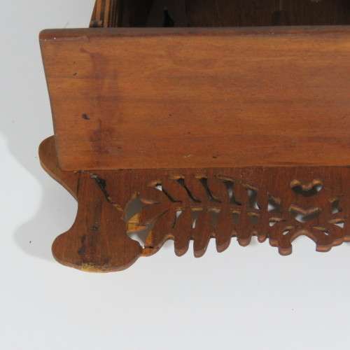 Antique wooden fret work wall hanging with swing - Boer war period - Size 29 x 17 cm