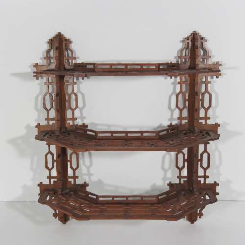 Antique wooden fret work wall hanging triple shelf - Boer War period - Size 44,4 x 42 cm