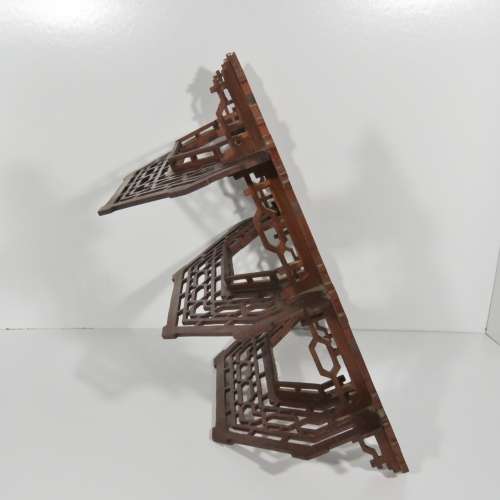 Antique wooden fret work wall hanging triple shelf - Boer War period - Size 44,4 x 42 cm