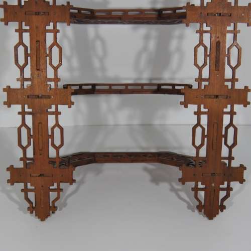Antique wooden fret work wall hanging triple shelf - Boer War period - Size 44,4 x 42 cm