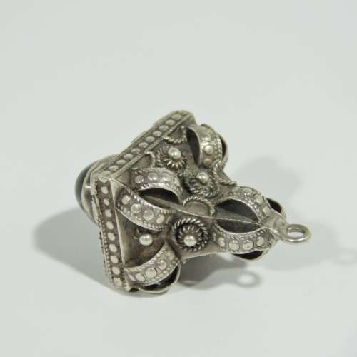 Antique silver pendant with semi-precious stone - Weighs 11,4 grams