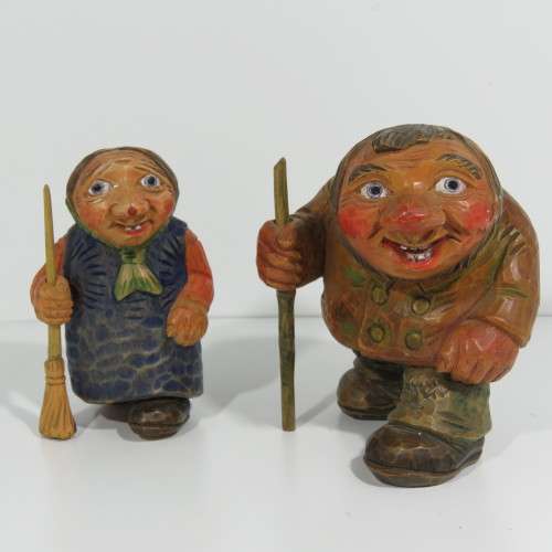 Pair of wooden carved figurines - Man and wife