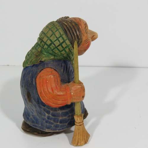 Pair of wooden carved figurines - Man and wife