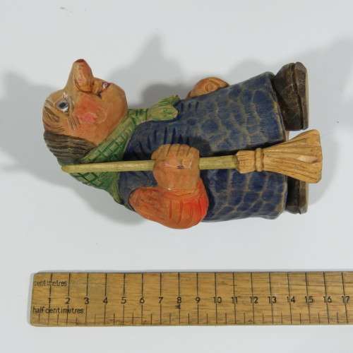 Pair of wooden carved figurines - Man and wife