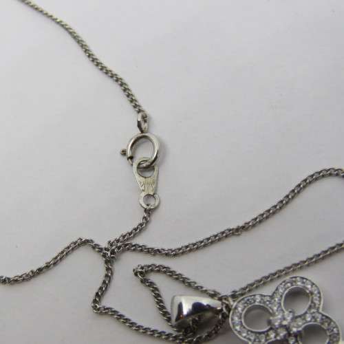 Sterling silver necklace with key pendant - Weighs 3.4grams - Size: 27cm