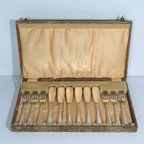 Vintage EPNS fish forks and knives set in case - Case size 22 x 37 cm