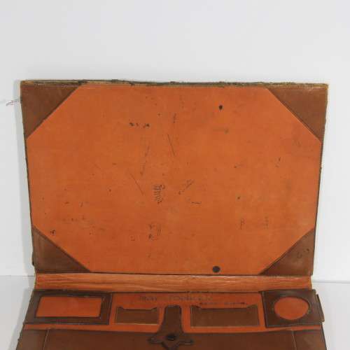 Post WW2 leather document pouch with Egyptian motif - Size 28 x 35 cm