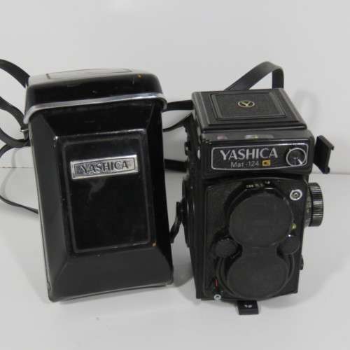 Vintage Yashica Mat-124 G Twin lens reflex camera - Excellent condition