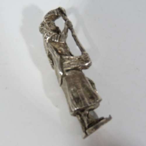 Vintage silverplated copper figurine - Weighs 226grams