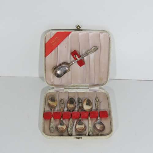 Set of 6 silverplated teaspoons and sugar spoon