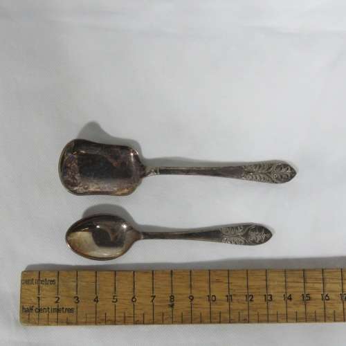 Set of 6 silverplated teaspoons and sugar spoon