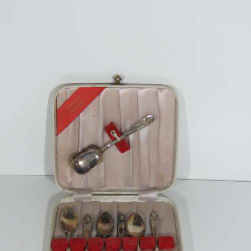 Set of 6 silverplated teaspoons and sugar spoon