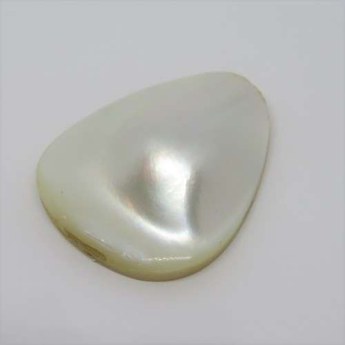 Oval shaped mabe pearl - 34.04mm x 28.2mm