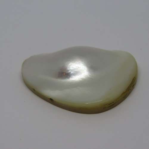 Oval shaped mabe pearl - 34.04mm x 28.2mm