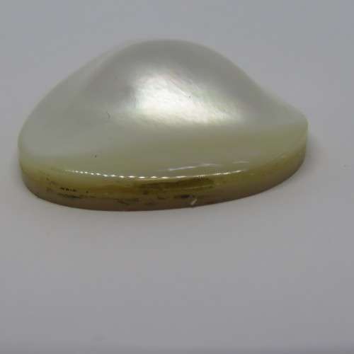 Oval shaped mabe pearl - 34.04mm x 28.2mm