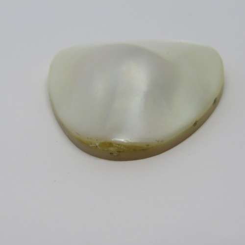 Oval shaped mabe pearl - 34.04mm x 28.2mm