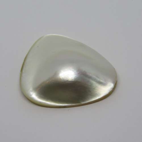 Oval shaped mabe pearl - 34.04mm x 28.2mm