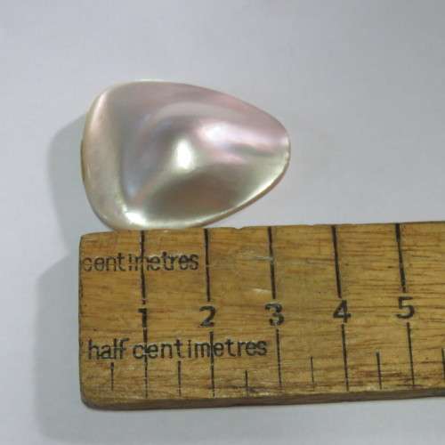 Oval shaped mabe pearl - 34.04mm x 28.2mm