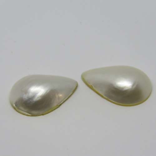 Pair of pear shaped mabe pearls - 23.06mm x 16.03mm and 24.04mm x 15.98mm