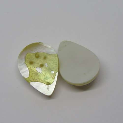 Pair of pear shaped mabe pearls - 23.06mm x 16.03mm and 24.04mm x 15.98mm