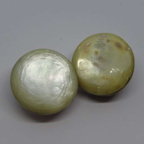 Pair of large round mabe pearls - About 22mm diameter