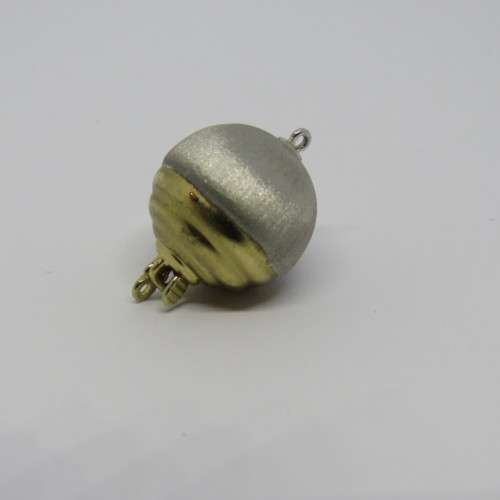 9kt Gold ball clasp - Weighs 1.7g