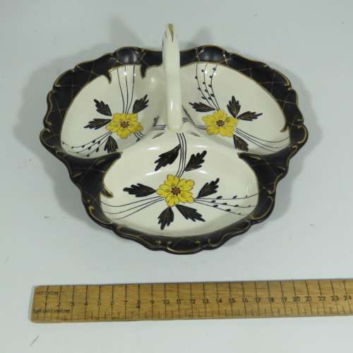 Beautiful Flora Gouda handpainted snack serving platter