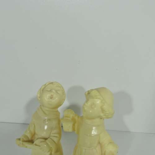 Italian singing children - Pair of resin sculptures
