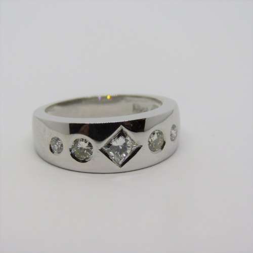 18kt White gold diamond ring with 5 diamonds - Size: P 1/2 - Princess cut about 0.80ct