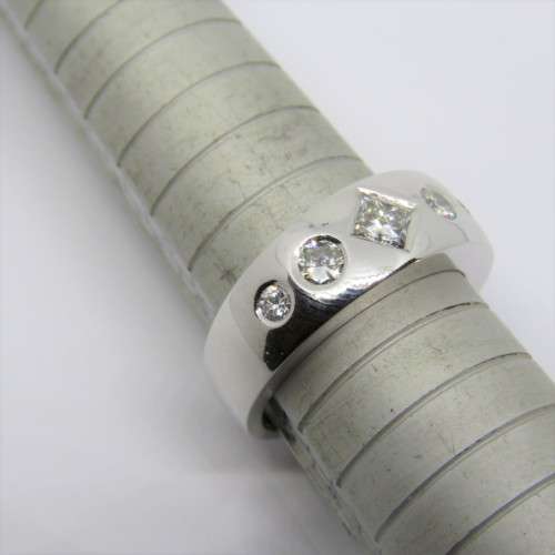 18kt White gold diamond ring with 5 diamonds - Size: P 1/2 - Princess cut about 0.80ct