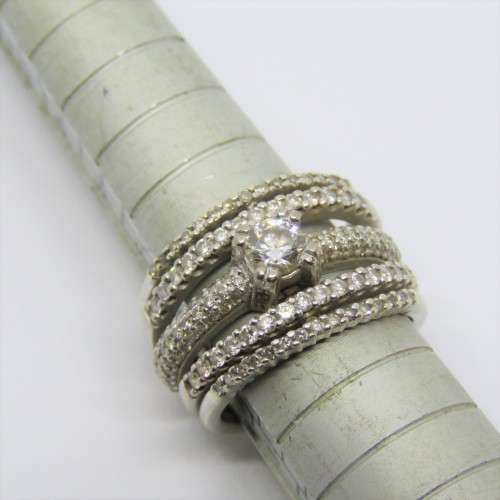 18kt White gold diamond ring with 9kt white gold bands Size H -0.28ct Diamond and 134 small diamonds