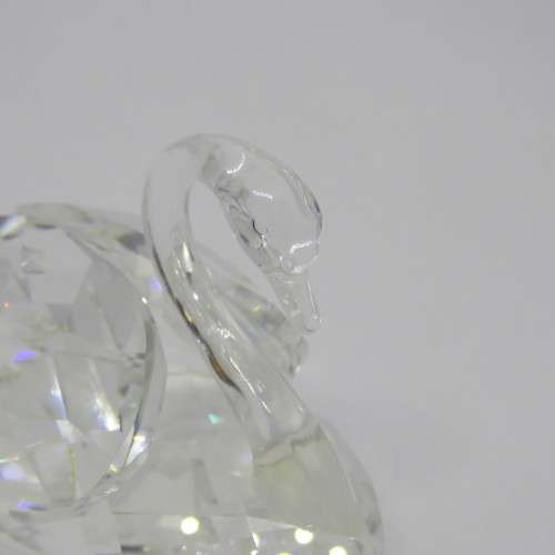 Swarovski Swan no box - Weighs 141.3grams - Minute chips on tail