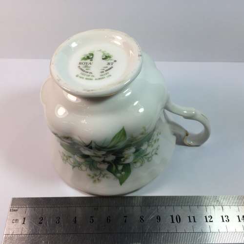 Royal Albert Flower of the month - May - Lily of the Valley porcelain duo