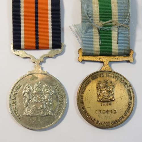 Set of 2 SA medals issued to Japie Prins - General service and unltas medals
