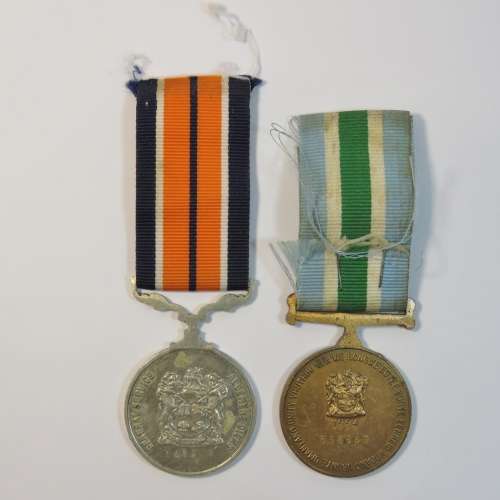 Set of 2 SA medals issued to Japie Prins - General service and unltas medals