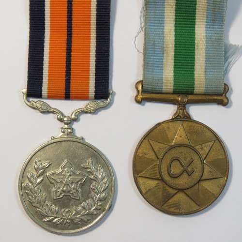 Set of 2 SA medals issued to Japie Prins - General service and unltas medals