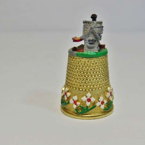 Vintage goldplated thimble village