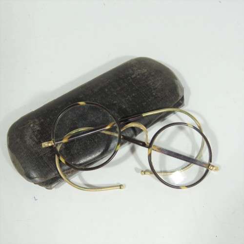 Vintage faux tortoise shell glasses in case