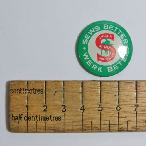 Vintage Singer Sews Better / werk beter tinnie badge