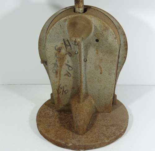 Vintage Salter scale - 25 Kg capacity - Face 19 x 19 cm, Height 38 cm and top 23 x 36 cm