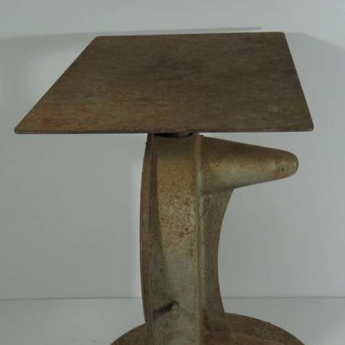 Vintage Salter scale - 25 Kg capacity - Face 19 x 19 cm, Height 38 cm and top 23 x 36 cm