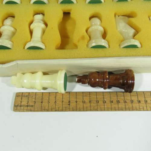 Alabaster chess set with board - Some minor damage to pieces