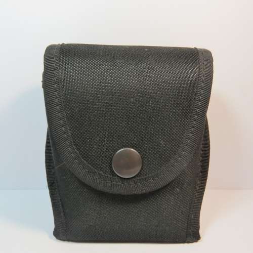 Tactical handcuff pouch