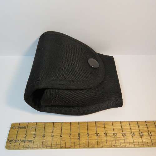 Tactical handcuff pouch