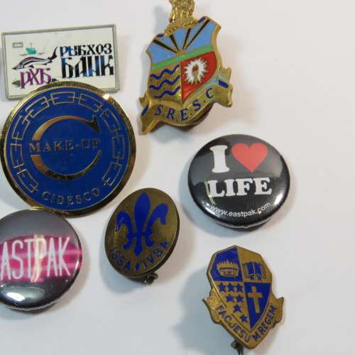 Lot of 10 pin badges