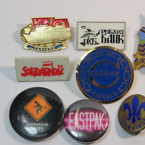 Lot of 10 pin badges